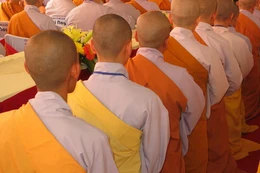 Chùm ảnh: Tăng Ni trẻ núi Ấn, sông Trà và lòng khát ngưỡng giới pháp